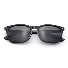 Load image into Gallery viewer, Clermont 4375-1 WFR Classic Polarized Tinted Sunglasses Black